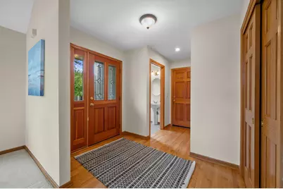 W240N2377  Range Line Ct #B, Pewaukee, WI 53072 - Photo 5