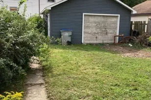 3405 W Hayes Ave, Milwaukee, WI 53215 - Photo 13