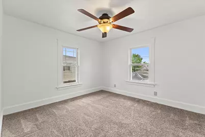 924  Hayes Ave, Racine, WI 53405 - Photo 19