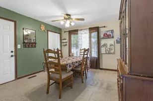 891 E Daffodil Ln, Beloit, WI 53511 - Photo 7