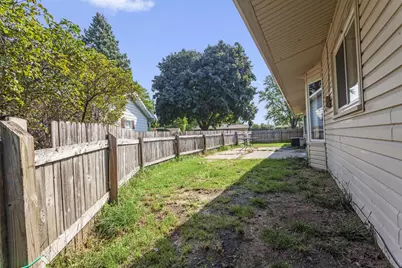 891 E Daffodil Ln, Beloit, WI 53511 - Photo 19