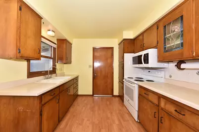 722  Summit Ave, Waukesha, WI 53188 - Photo 3