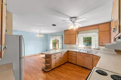 2300  Kevenauer Dr, Brookfield, WI 53005 - Photo 5