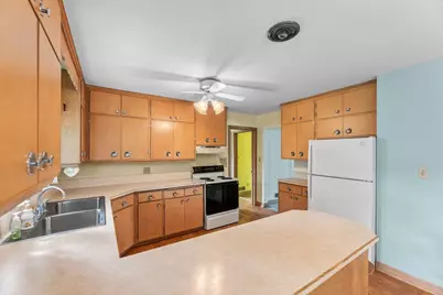 2300  Kevenauer Dr, Brookfield, WI 53005 - Photo 7