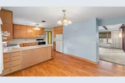 2300  Kevenauer Dr, Brookfield, WI 53005 - Photo 9