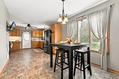 720  Timberline Trl, Hartford, WI 53027 - Photo 5