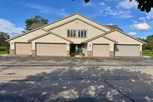 859 E Loos St, Hartford, WI 53027 - Photo 1