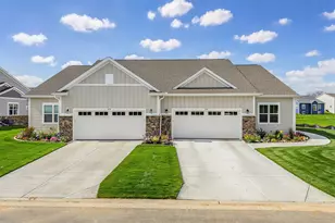 853 Stirling Dr, Oconomowoc, WI 53066 - Photo 1