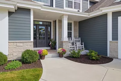 111  Sycamore Ct, Hartland, WI 53029 - Photo 3