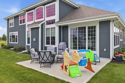 111  Sycamore Ct, Hartland, WI 53029 - Photo 59