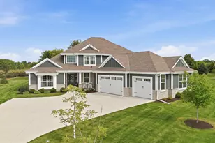 111 Sycamore Ct, Hartland, WI 53029 - Photo 1
