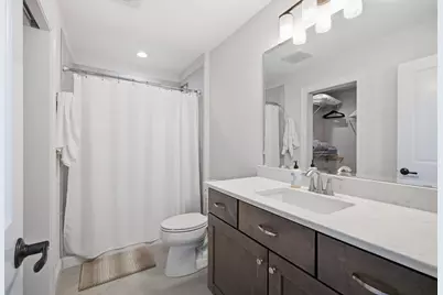 111  Sycamore Ct, Hartland, WI 53029 - Photo 37