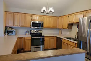 6620 Meadowlands Cir, Pleasant Prairie, WI 53158 - Photo 9