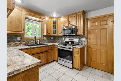 2760  Sunray Ln, Howard, WI 54313 - Photo 9