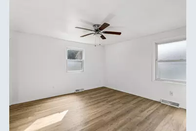 2760  Sunray Ln, Howard, WI 54313 - Photo 13