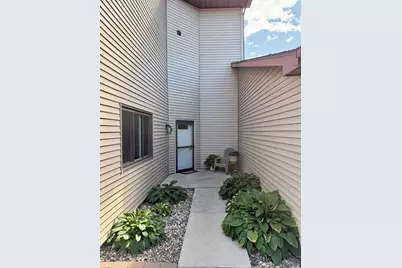 550 N Douglas St #F, Ripon, WI 54971 - Photo 3