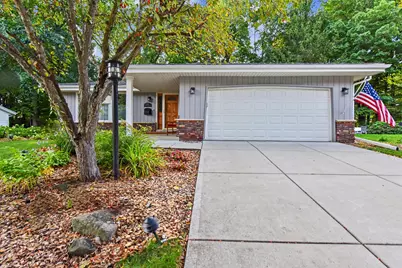 5879  Ramona Dr, Greendale, WI 53129 - Photo 3