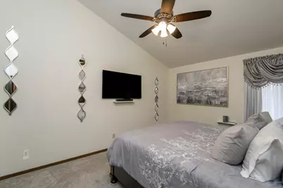 2120 W Good Hope Rd #8, Glendale, WI 53209 - Photo 15