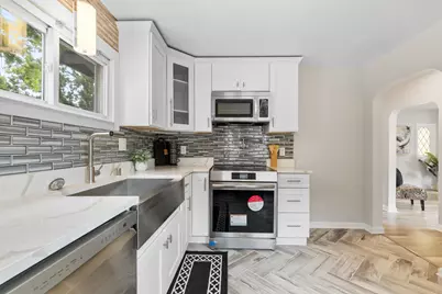 2559 S 84th St, West Allis, WI 53227 - Photo 9