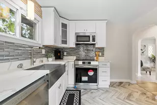 2559 S 84th St, West Allis, WI 53227 - Photo 9