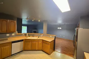 6000 S Buckhorn Ave, Cudahy, WI 53110 - Photo 9