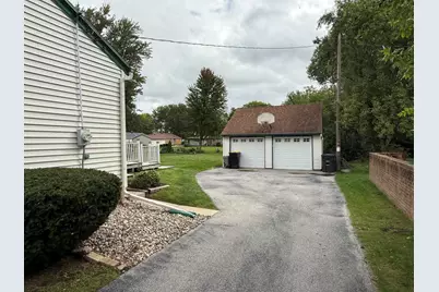 4550 N 103rd St, Wauwatosa, WI 53225 - Photo 5