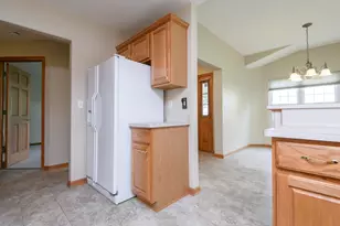 2836 Raintree Ln, Waukesha, WI 53189 - Photo 11