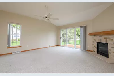 2836  Raintree Ln, Waukesha, WI 53189 - Photo 15