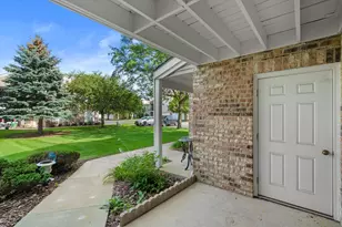 1102 N Sunnyslope Dr, Racine, WI 53406 - Photo 37