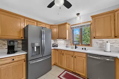 520  Green Valley Dr, Racine, WI 53406 - Photo 7
