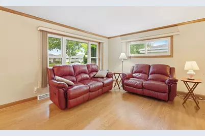 6665 S 20th St, Oak Creek, WI 53154 - Photo 5