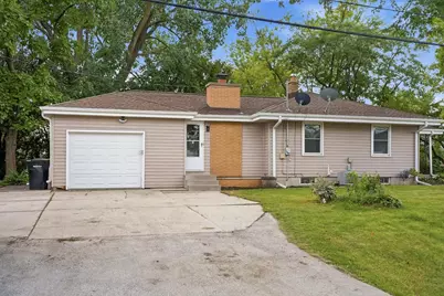 8722 N 52nd St, Brown Deer, WI 53223 - Photo 3