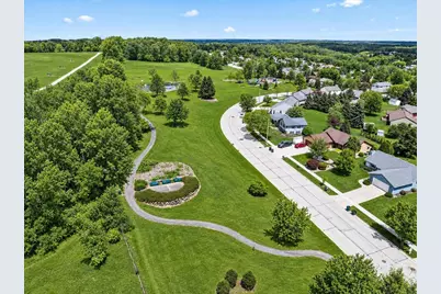 819  Kings Ridge Ct, West Bend, WI 53090 - Photo 37