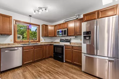 819  Kings Ridge Ct, West Bend, WI 53090 - Photo 7