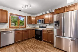 819 Kings Ridge Ct, West Bend, WI 53090 - Photo 7