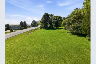 1020  Lakeshore Dr, Cleveland, WI 53015 - Photo 13