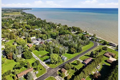 1020  Lakeshore Dr, Cleveland, WI 53015 - Photo 15