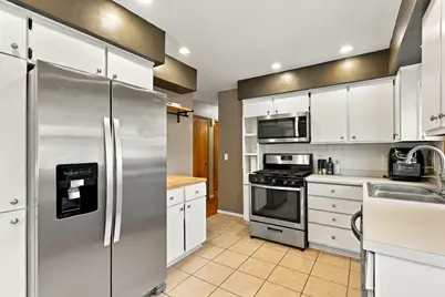 915 N 9th St, Manitowoc, WI 54220 - Photo 7
