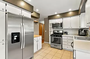 915 N 9th St, Manitowoc, WI 54220 - Photo 7