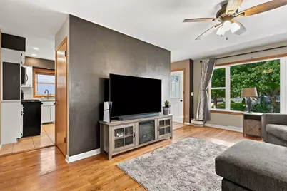 915 N 9th St, Manitowoc, WI 54220 - Photo 5