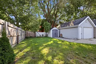 915 N 9th St, Manitowoc, WI 54220 - Photo 25