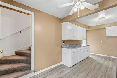 5953 S Phillips St, Greenfield, WI 53221 - Photo 9