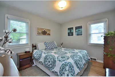 202 E Norwich St, Milwaukee, WI 53207 - Photo 13