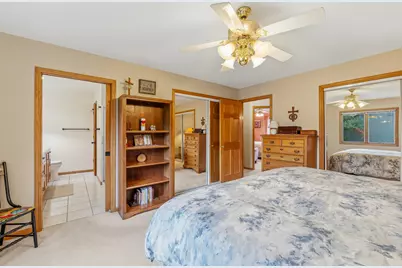 5337  Bluebell Ct, Sheboygan, WI 53083 - Photo 9