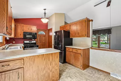 9329 W Fairlane Ct, Milwaukee, WI 53224 - Photo 7