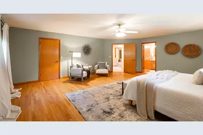 2240 W Greenwood Rd, Glendale, WI 53209 - Photo 21