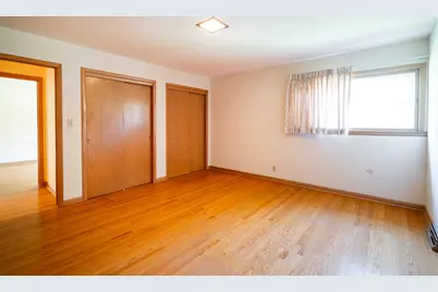 2240 W Greenwood Rd, Glendale, WI 53209 - Photo 23