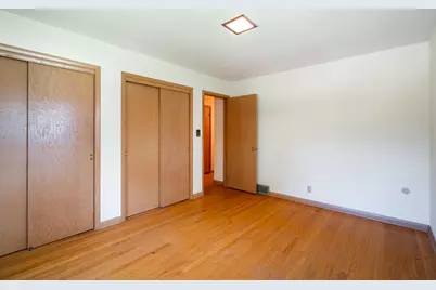 2240 W Greenwood Rd, Glendale, WI 53209 - Photo 27
