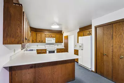 685  Oak Dr, Jefferson, WI 53549 - Photo 11