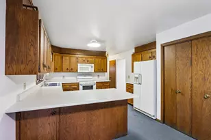 685 Oak Dr, Jefferson, WI 53549 - Photo 11